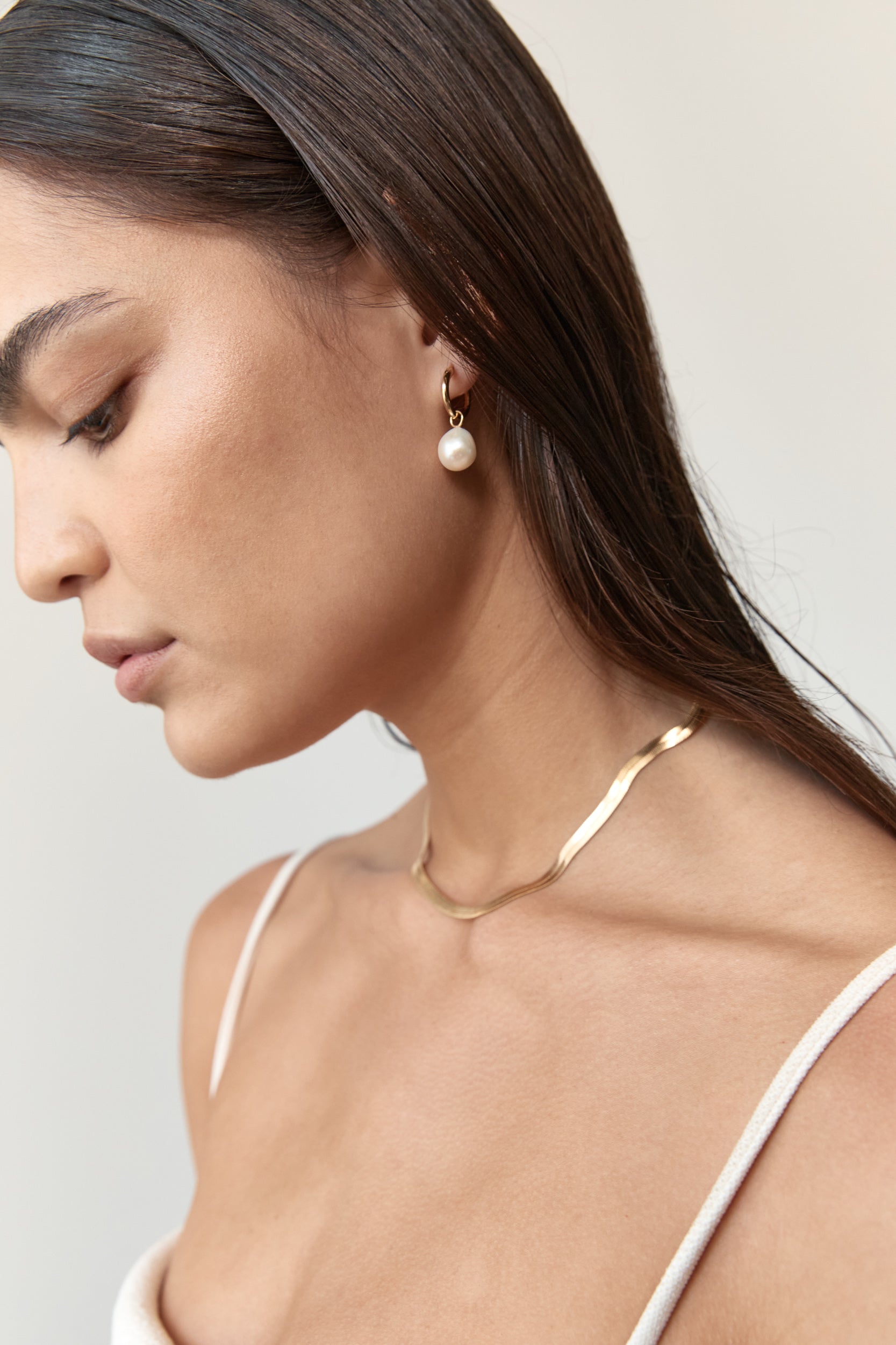 Flash Jewellery Allure Chain Necklace 14k Gold Vermeil On Model Side Profile
